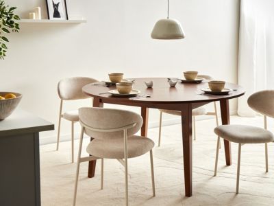 Table de repas HUNTLEY Chêne foncé 140 cm 140 cm