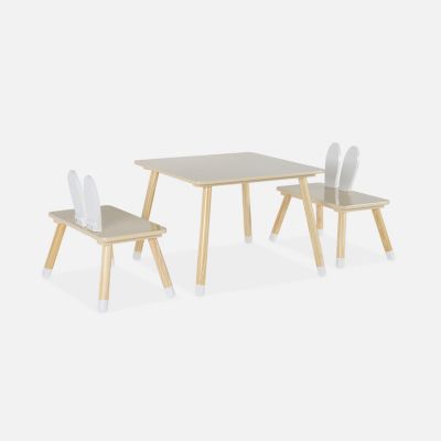 Table enfant + 2 chaises. pieds en pin. couleur blanc et bois