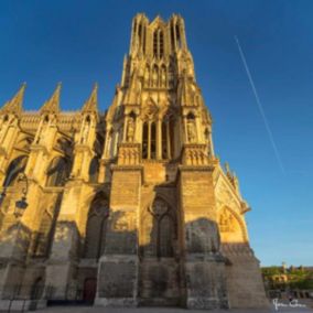 Tableau sur toile tour cathédrale ensoleillée 45x45 cm - Fabriqué en France