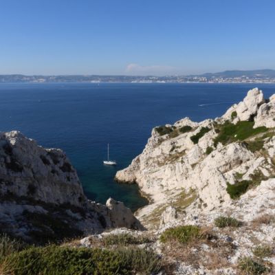 Tableau sur toile voilier près de marseille 30x30 cm Fabriqué en France