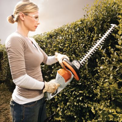 Taille-haie filaire 460 W - longueur de la lame 50 cm - écartement des dents 23 mm - Stihl HSE 52