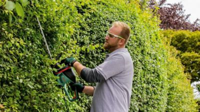 Taille-haie filaire 500 W - longueur de la lame 70 cm - écartement des dents 34 mm - Bosch AdvancedHedgeCut 70