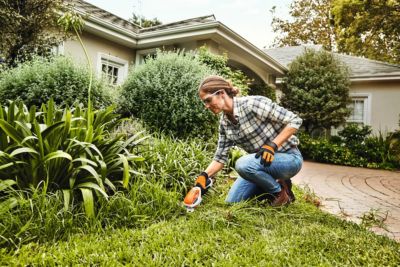 Taille-haie sans fil avec batterie 10,8 V - longueur de la lame 20 cm - écartement des dents 19 mm - Stihl HSA 26 - Pack complet