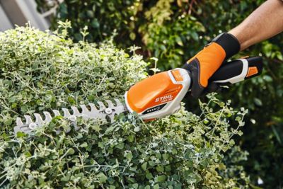 Taille-haie sans fil avec batterie 10,8 V - longueur de la lame 20 cm - écartement des dents 19 mm - Stihl HSA 26 - Pack complet