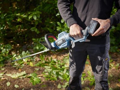 Taille-haie sans fil sans batterie 18 V, longueur de lame 55 cm, écartement des dents 25 mm, Erbauer EHT18-Li
