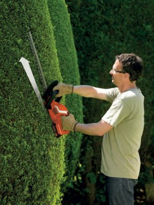 Taille haies sans fil Batterie 18V 2Ah lame 45cm Chargeur + batterie inclus BLACK & DECKER
