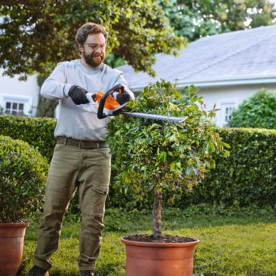 Taille-haies sans fil sur batterie - longueur de la lame 50 cm - écartement des dents 24 mm - Stihl HSA 40 (avec 2 batteries AS2 et 1 chargeur AL1)