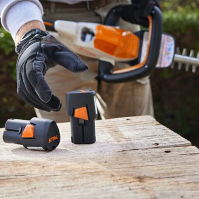 Taille-haies sans fil sur batterie - longueur de la lame 50 cm - écartement des dents 24 mm - Stihl HSA 40 (avec 2 batteries AS2 et 1 chargeur AL1)