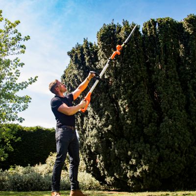 Taille-haies télescopique sans fil 20V - tête réglable, lame 41cm, batterie Li-Ion et chargeur - Yard Force LH C41A