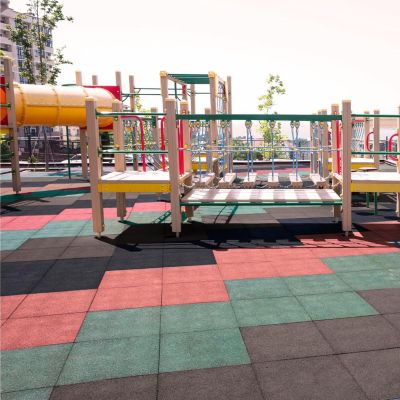 Tapis de sol pour aire de jeu et jardin  Play Protect  Résistant aux intempéries avec drainage 50 x 50 cm, Ep 35 mm, Rouge