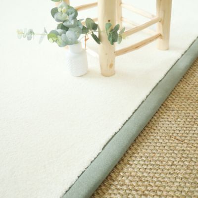 Tapis doux poils longs - Touch blanc crème - Ganse lin vert sauge - 200 x 200 cm