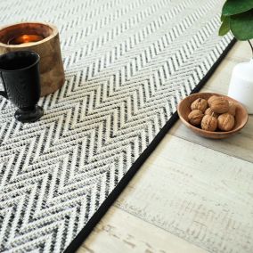 Tapis intérieur / extérieur en tissé plat - Java Chevron blanc - Galon noir - 160 x 230 cm