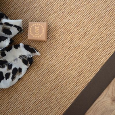 Tapis Tissé plat - Mahé naturel - Ganse coton marron - 80 x 150 cm