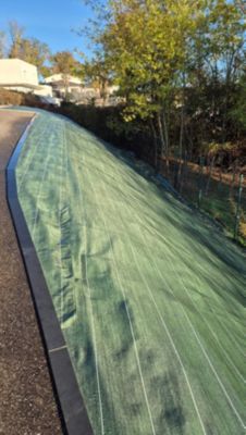 Toile de paillage 130g par m2 Vente au mètre Largeur 5,15m Anti-Mauvaises Herbe Coloris Vert Bache Tissée Grande Largeur 5m