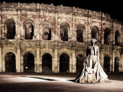 Toile imprimée les arènes de Nîmes de nuit Dada Art montée sur châssis bois en pin 60x80 cm