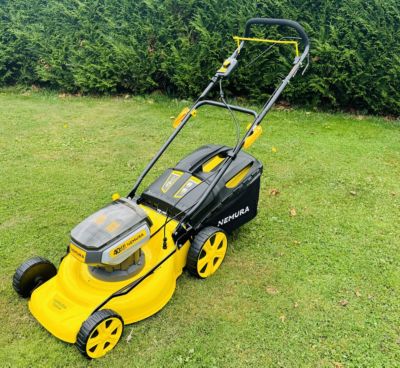 Tondeuse A Batterie 80V (2x40V) - Coupe 46cm - Autotractée + 2 Batteries 4Ah + Double Chargeur - Autonomie 500m2