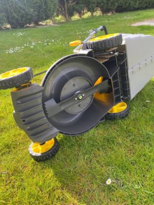 Tondeuse à batterie NEMURA 40V + Batterie 4Ah + Chargeur rapide - Coupe de 37cm - Mulching + Ramassage