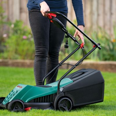 Tondeuse filaire 1200 W - largeur de coupe 32 cm - hauteur de coupe 20 à 60 mm - bac 31 L - Bosch Rotak 320 ER