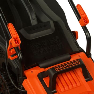 Tondeuse filaire 1600 W - largeur de coupe 38 cm - hauteur de coupe 20 à 70 mm - bac 45 L - Black+Decker BEMW471BH-QS
