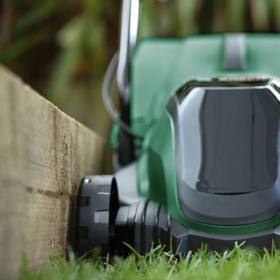 Tondeuse sans fil avec batterie 18 V - largeur de coupe 32 cm - hauteur de coupe 30 à 60 mm - bac 31 L - Bosch CityMower 18V-32-300