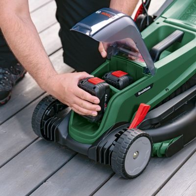 Tondeuse sans fil avec batterie 18 V - largeur de coupe 37 cm - hauteur de coupe 25 à 70 mm - bac 40 L - Bosch UniversalRotak 2x18V-37-550
