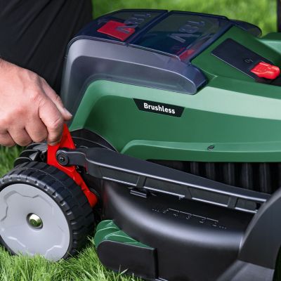 Tondeuse sans fil avec batterie 18 V - largeur de coupe 37 cm - hauteur de coupe 25 à 70 mm - bac 40 L - Bosch UniversalRotak 2x18V-37-550