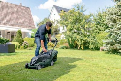 Tondeuse sans fil avec batterie 36 V - largeur de coupe 42 cm - hauteur de coupe 25 à 80 mm - bac 50 L - Bosch AdvancedRotak 36-650