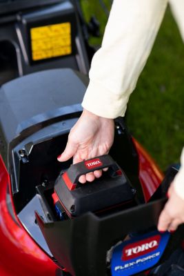 Tondeuse sans fil avec batterie 60 V - largeur de coupe 52 cm - hauteur de coupe 32 à 95 mm - bac 57 L - Toro eRecycler™ eS52VST-21853