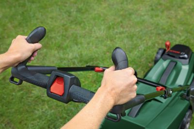 Tondeuse sans fil sans batterie 18 V - largeur de coupe 32 cm - hauteur de coupe 30 à 60 mm - bac 31 L - Bosch CityMower 18V-32-300