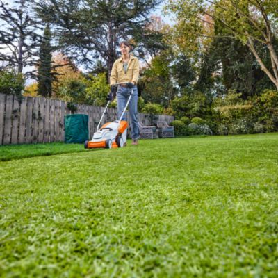 Tondeuse sans fil sur batterie - largeur de coupe 33 cm - bac 30L - Stihl RMA 235 (vendue avec 1 batterie AK 20 et chargeur AL 101)
