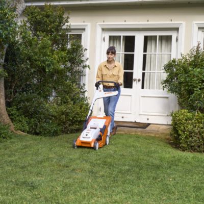 Tondeuse sans fil sur batterie - largeur de coupe 37 cm - bac 40L - Stihl RMA 239 C (vendu avec 1 batterie AK 20 et 1 chargeur)