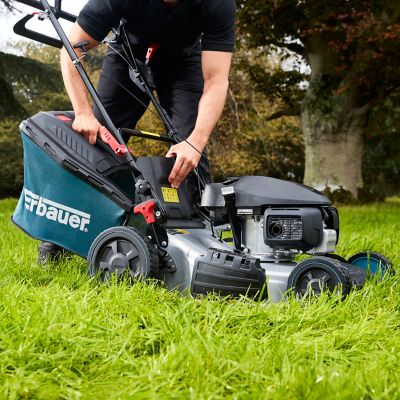 Tondeuse thermique 167 cm³ - largeur de coupe 51 cm - hauteur de coupe 25 à 75 mm - bac 65 L - Erbauer ELMP170SP51