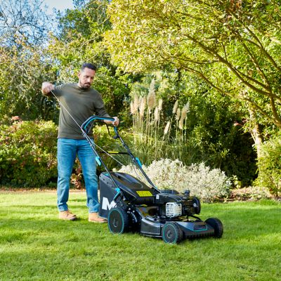 Tondeuse thermique autotractée 140 cm³ - largeur de coupe 46 cm - bac 60 L Mac Allister MLMP550SP46-M&S