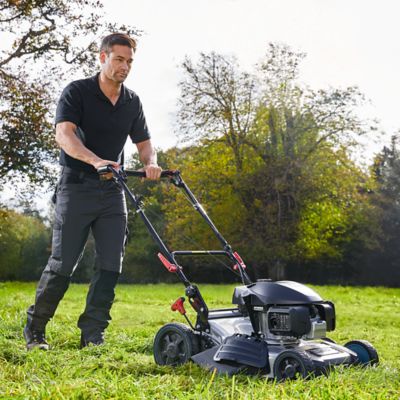 Tondeuse thermique autotractée 145 cm³ - largeur de coupe 46 cm - bac 65 L Erbauer ELMP145SP46