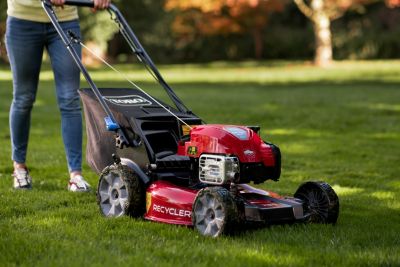 Tondeuse thermique autotractée 163 cm³ - largeur de coupe 53 cm - bac 57 L - Toro Recycler® S53VST-21753