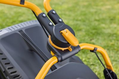 Tondeuse thermique autotractée 166 cm³ - largeur de coupe 51 cm - bac 60 L Stiga Combi 753 S