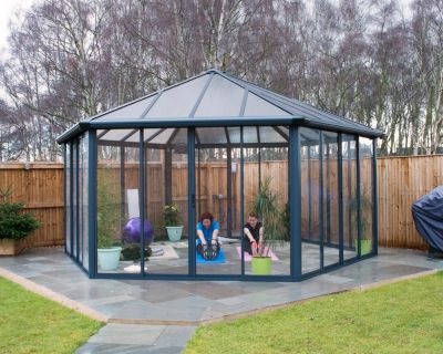 Tonnelle de jardin autoportante fermée Gardam² 5.2x6m Gris