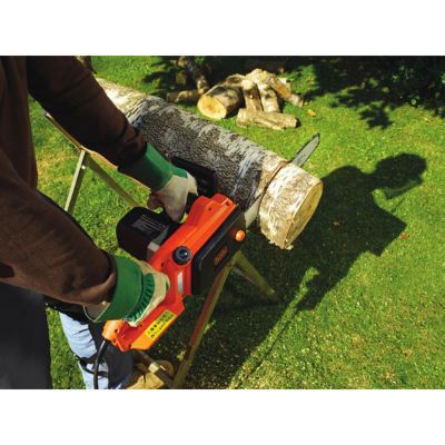 Motosega Elettrica Black+Decker BECS1835-QS 1800W - Barra Da 35 Cm, Sistema Anti-Rinculo E Lubrificazione Automatica, Ideale Per Taglio Legna