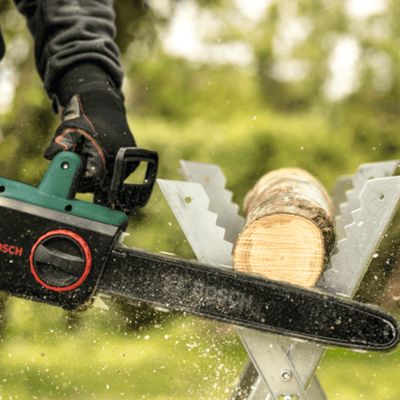 Tronçonneuse électrique UniversalChain 35 - 1 800 W, guide 35 cm, coupe maxi 300 mm