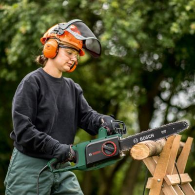 Tronçonneuse filaire 1800 W - longueur du guide-chaîne 400 mm - poids 4,4 kg - Bosch UniversalChain 40