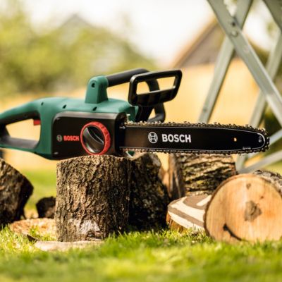 Tronçonneuse filaire 1800 W - longueur du guide-chaîne 400 mm - poids 4,4 kg - Bosch UniversalChain 40