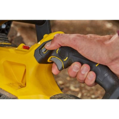 Tronçonneuse sans fil avec batterie 18 V - longueur du guide-chaîne 300 mm - poids 2,6 kg - Stanley FatMax SFMCCS630M1-QW
