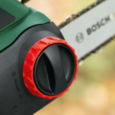 Tronçonneuse sans fil sur batterie 18V Bosch UniversalChain guide 20 cm (avec batterie et chargeur)
