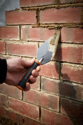 Truelle pointue acier 15.2 cm Magnusson orange et noir