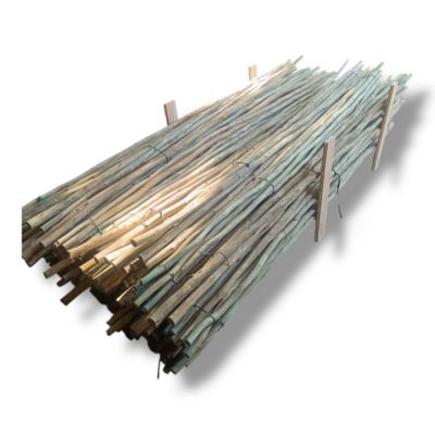 Une palette (32 bâtons) poteaux d'eucalyptus traités diamètre 12-15 cm x 2,35 m