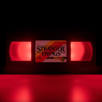 Veilleuse LED USB Stranger Things VHS Netflix sans fil Paladone l.18,7cm x H.9,5cm x P.2,5cm