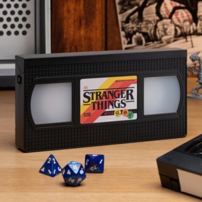 Veilleuse LED USB Stranger Things VHS Netflix sans fil Paladone l.18,7cm x H.9,5cm x P.2,5cm
