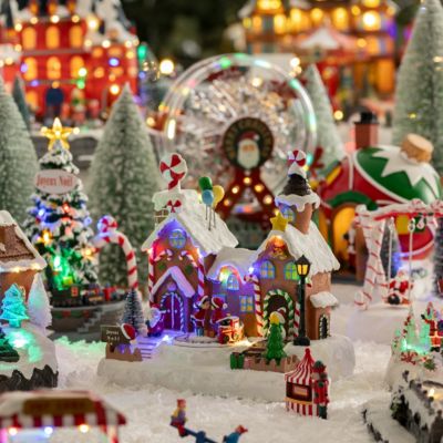 Village lumineux Père Noël bonhomme de neige train 11 LED musical et  - Atmosphera