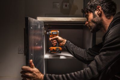 Visseuse à choc sans fil AEG BSS18SBL2 18V ( sans batterie)