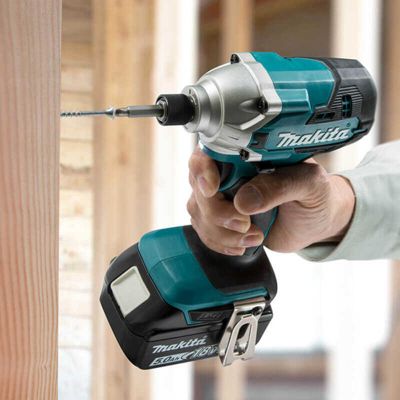 Visseuse à chocs 18V LXT 155Nm -2x5.0 Ah- en Makpac - Makita DTD156RTJ